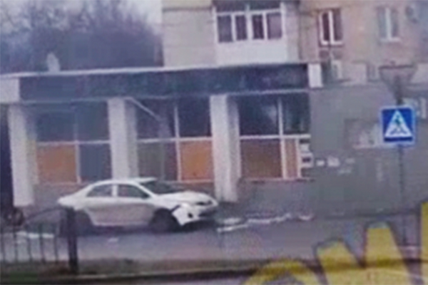 В Мариуполе взорвали автомобиль начальника полиции