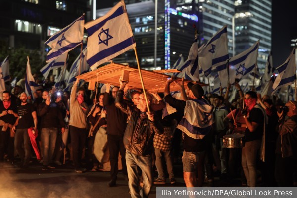 Эксперт: Израилю грозит опасность военного переворота