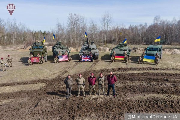 Глава Минобороны Украины отчитался о полученных от Запада танках и БТР