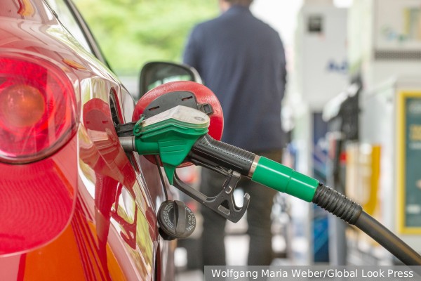 В ЕС запланировали запретить продажу бензиновых и дизельных авто к 2035 году