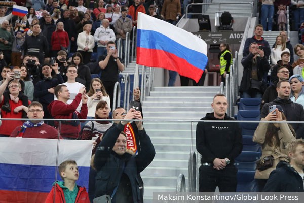 МОК запретил болельщикам России и Белоруссии использовать флаги на стадионах