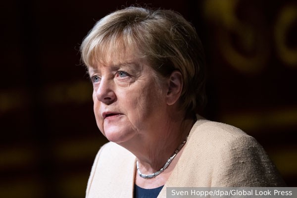 Меркель решили наградить редким крестом за заслуги перед Германией