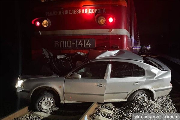 В МЧС по Крыму сообщили о гибели четырех человек при столкновении поезда и легкового автомобиля в Джанкойском районе