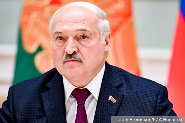 Лукашенко заявил о готовности Белоруссии защищать независимость ядерным арсеналом