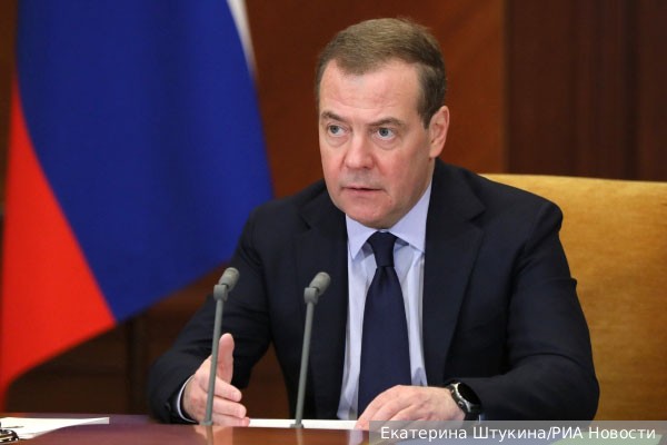 Медведев назвал «миротворцев» НАТО законной целью для ВС РФ на Украине