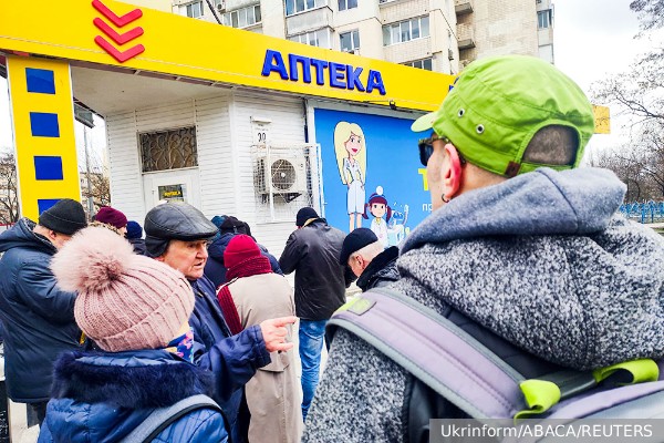 На Украине выстроились очереди в аптеки из-за новых правил продажи лекарств