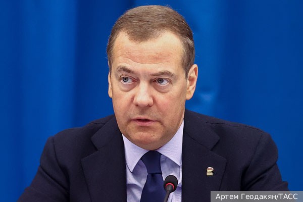 Медведев: Оппозиция сладострастно наслаждается видом крови граждан России