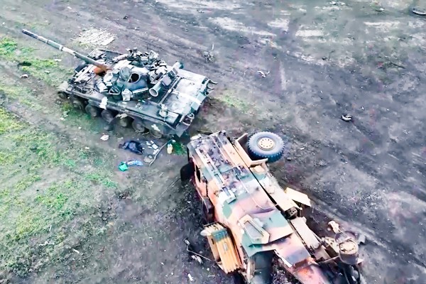 Появилось видео уничтоженной колонны западной военной техники ВСУ