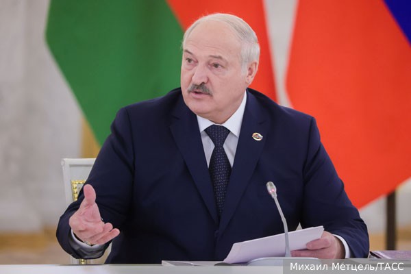 Лукашенко заявил, что ядерное оружие нужно собрать «в одну кучу и уничтожить»