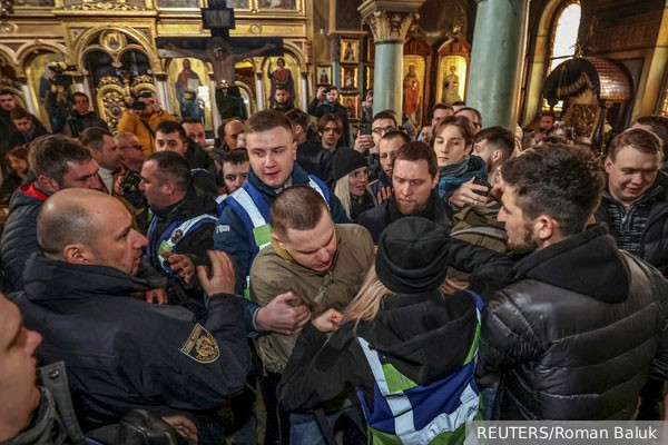 Зеленский разгневал Западную Украину уничтожением УПЦ