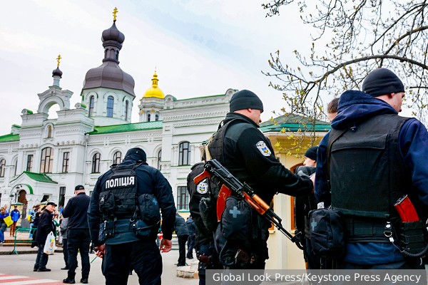 Украинскую церковь уничтожают, потому что в ней слишком много Бога