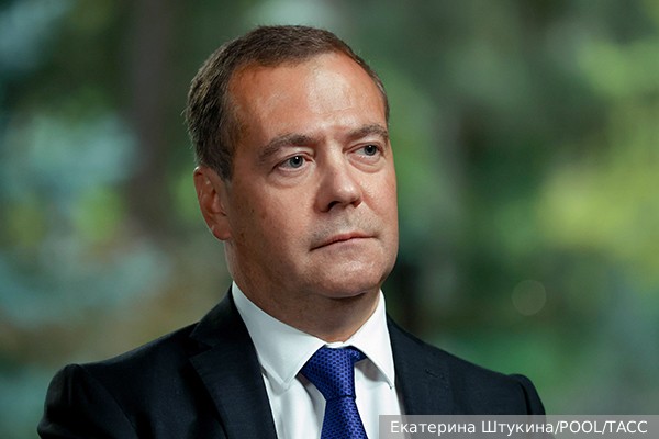 Медведев пожелал россиянам мира после «полного разгрома врага»
