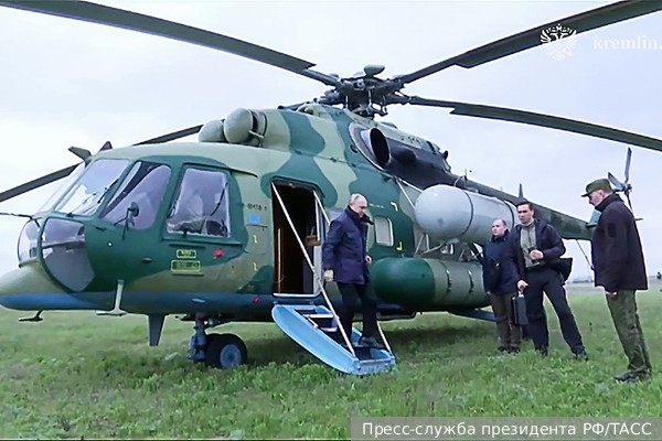 Путин заявил, что посетил штабы в зоне спецоперации, чтобы не отвлекать военных от дел