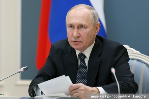 Путин после поездки в ЛНР поручил устранить заторы транспорта у пункта пропуска Гуково