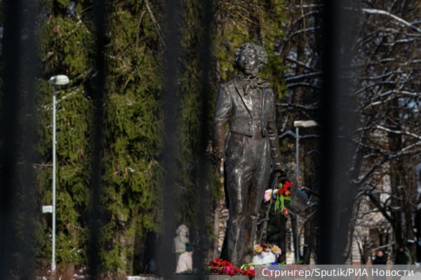 В Риге решили снести памятник Пушкину до 9 мая