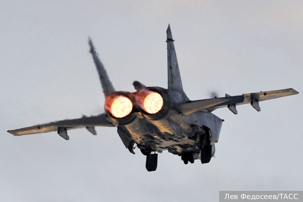 Военный самолет МиГ-31 упал в озеро в Мурманской области, пилоты катапультировались