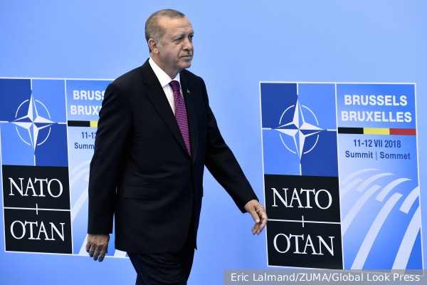 Адмирал ВМС Турции в отставке Гюрдениз призвал вывести страну из НАТО