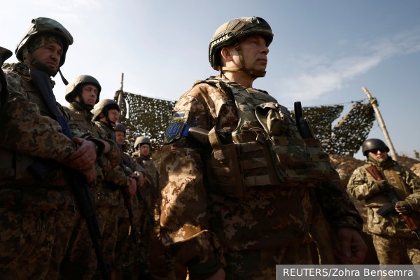 Командующий сухопутными войсками ВСУ Сырский сообщил о принятии решения об усилении обороны Артемовска