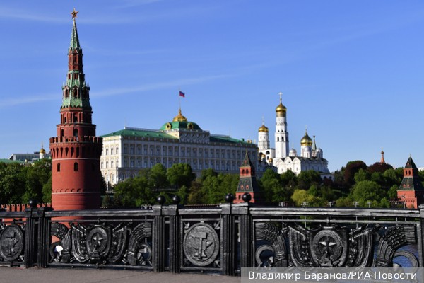 Представитель Кремля Песков: Публичные мероприятия Путина и ночевки в Кремле продолжатся