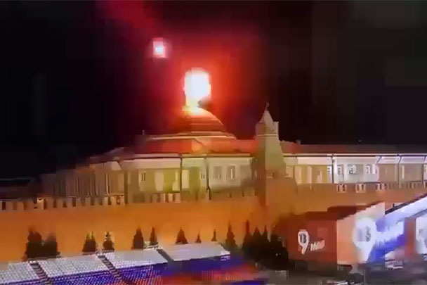 Появилось видео предположительно момента атаки беспилотника на Кремль