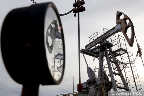 Неожиданно слабая нефть оставила рубль в покое