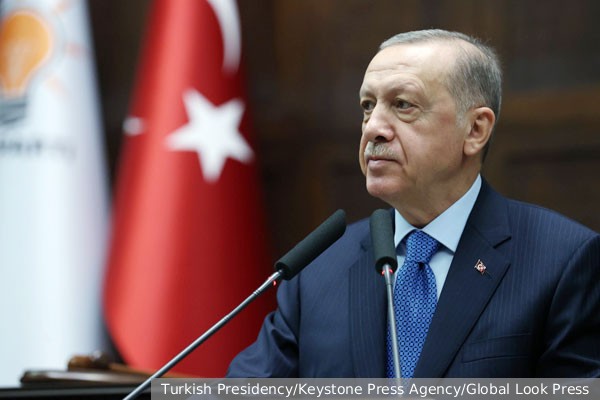 Политолог объяснил выравнивание рейтингов Эрдогана и его соперника