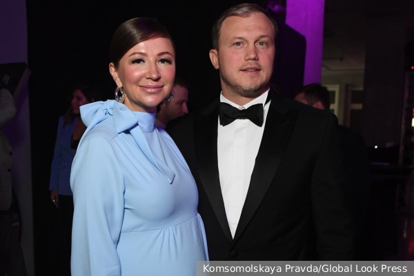 В правоохранительных органах сообщили об аресте сотен миллионов рублей на счетах Блиновской и ее мужа