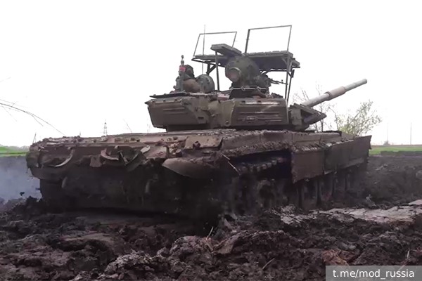 Российские танкисты в зоне военной спецоперации начали использовать для танков динамический скворечник