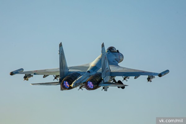 Минобороны Румынии: Маневры российского истребителя Су-35 над Черным морем напугали экипаж польского самолета