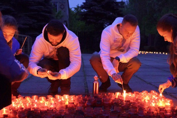 Надпись «Победа была, Победа будет» из тысяч свечей выложили в Донецке