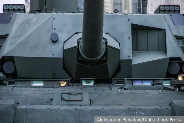 Le Figaro: Россия применила танк Армата в ходе спецоперации на Украине