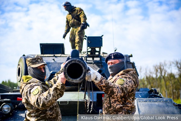 Bloomberg: Запад передал Киеву более 200 танков и 300 БМП для контрнаступления