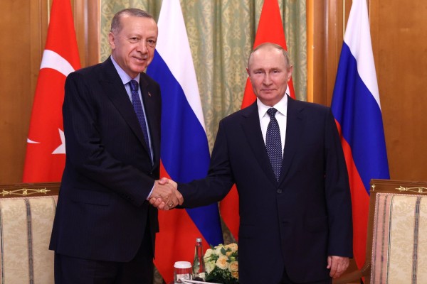 Эрдоган потребовал от оппозиции в Турции прекратить нападки на Россию
