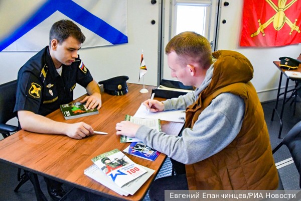 Служащим в армии по контракту иностранцам упростили получение гражданства 