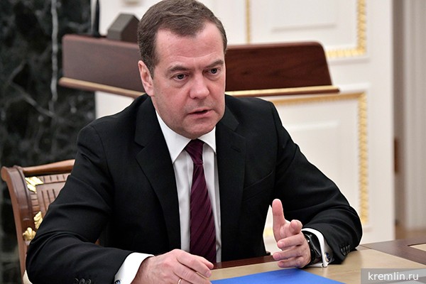 Медведев ответил Макрону на слова о «поражении» России