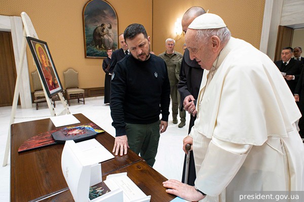 Итальянская пресса назвала подарок Зеленского папе Римскому «оскорблением христианства»