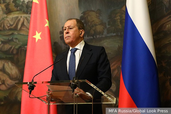 Лавров – «вассалу США» Макрону: Москва не видит угроз со стороны Пекина