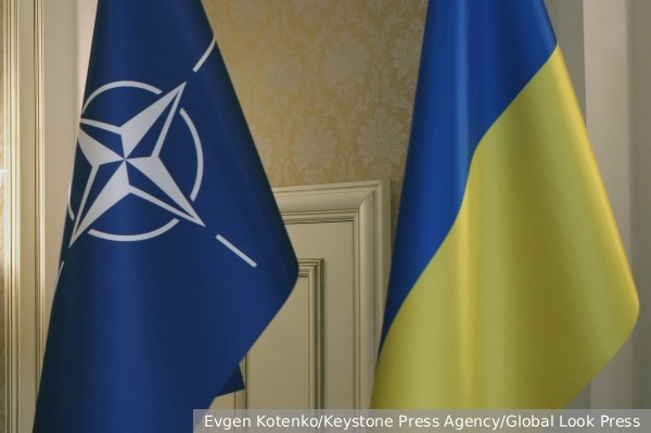 Киссинджер призвал принять Украину в НАТО для ее усмирения