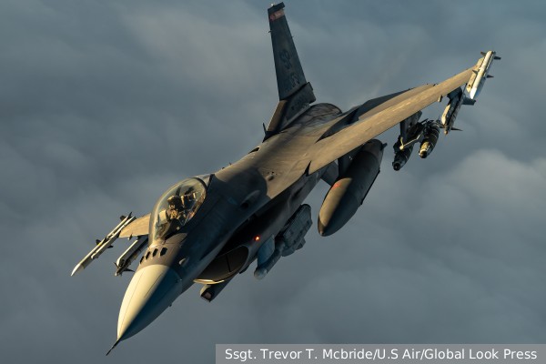 Политолог Дробницкий рассказал о спорах между Белым домом, Конгрессом и Пентагоном из-за F-16 для ВСУ