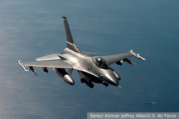 CNN: Администрация Байдена разрешит союзникам экспорт истребителей F-16 на Украину