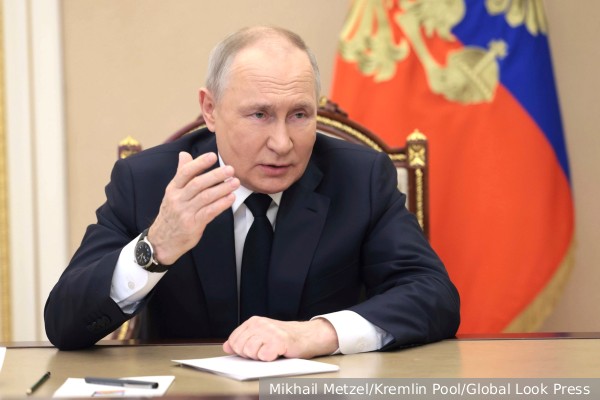 Путин назвал пытающихся разобщить народы внутри России недоумками