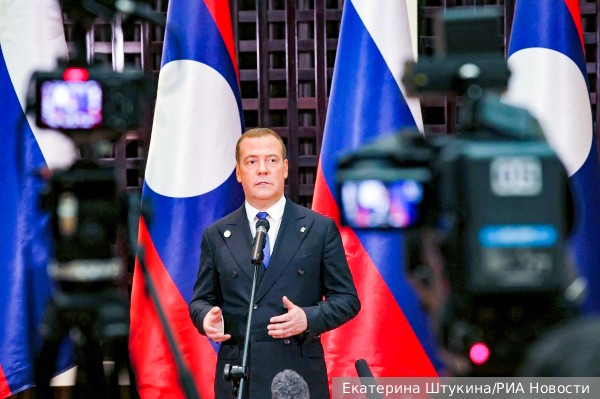 Медведев указал на несерьезное отношение НАТО к угрозе ядерной войны