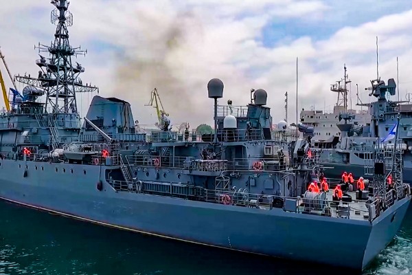 Военнослужащие из экипажа корабля Иван Хурс рассказали, как отбивали атаку беспилотников
