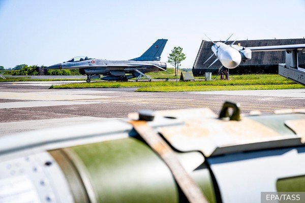 Военный аналитик Белл: F-16 могут разочаровать Киев