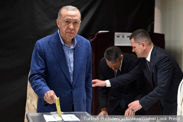 СМИ: Эрдоган лидирует после обработки 40% бюллетеней 