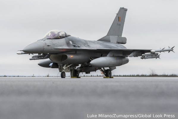 На Украине отобрали пилотов для обучения на F16 