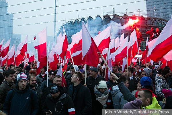 Politico: В Польше может начаться гражданская война из-за закона о «влиянии России»