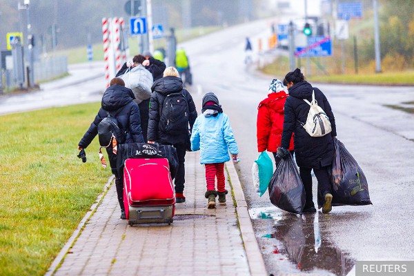В Эстонии украинских беженцев решили выселить с пассажирского парома