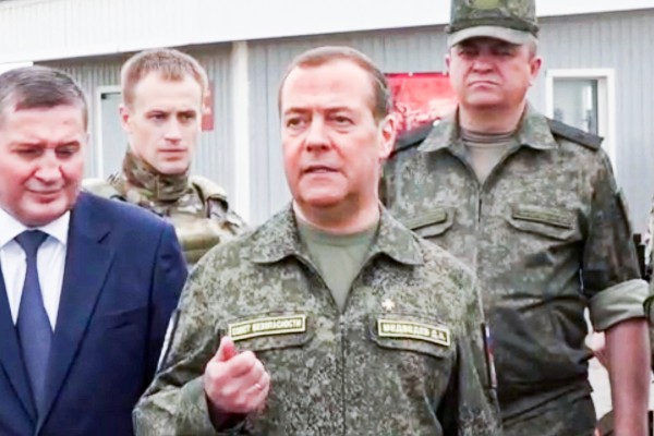 Медведев призвал уничтожить «осиное гнездо» террористов киевского режима