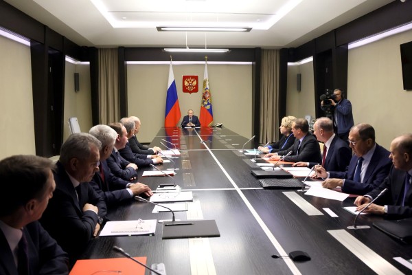 Совбез обвинил Запад в попытке спровоцировать экономический кризис в России